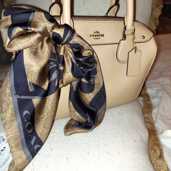 Coach NWT Signature Square Silk Bow Scarf in Medium Khaki and Black 23"Sq - Picture 12 of 14